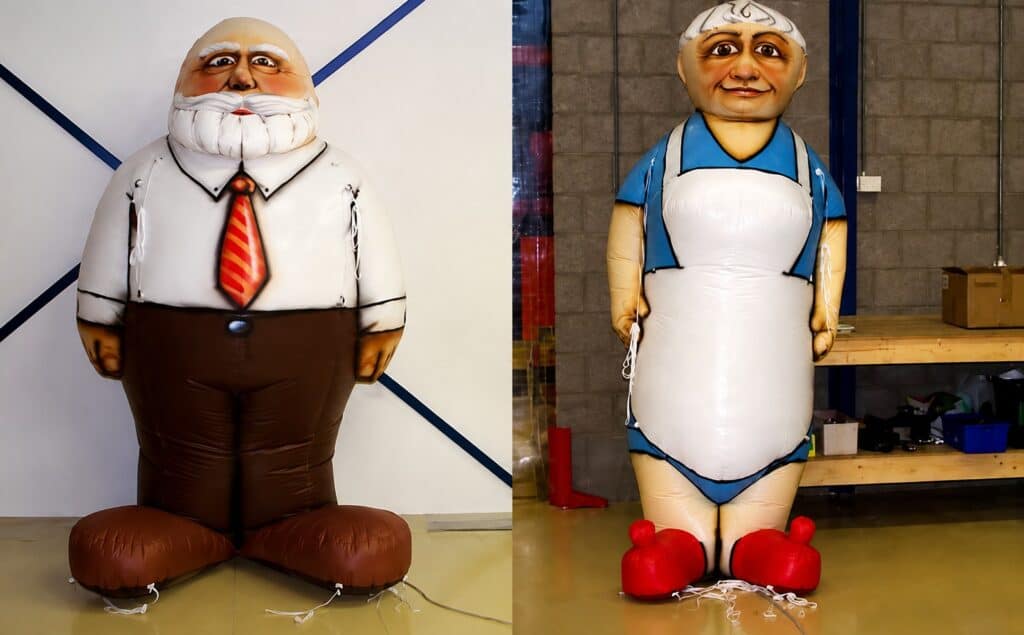 Opblaas clownfiguren van Abraham en Sarah voor feest of evenement.