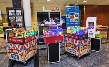Clown Snoepy kermis met prijzenpaleis en spelletjes in de zorg.