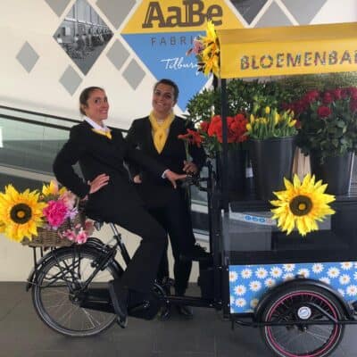 Hostess met bakfiets