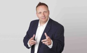 Presentator en Zanger Eric