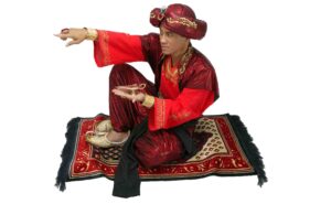 Clown Snoepy gekleed als Aladdin met tapijt en kostuum.
